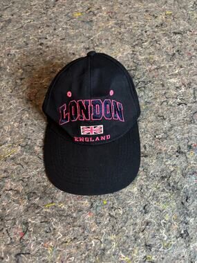London England Souvenir Baseball Cap – Black with Pink Embroidery (One Size)